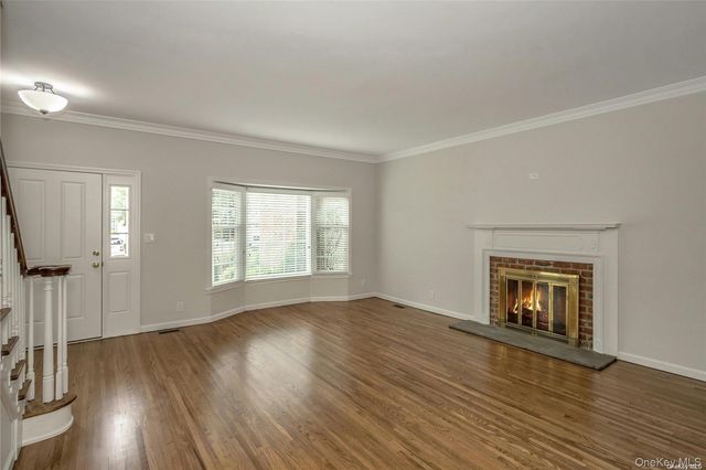 22 Duke Of Gloucest, Manhasset, NY 11030