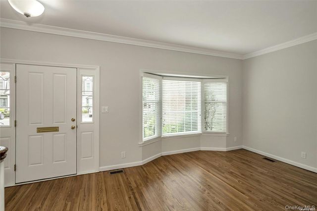 22 Duke Of Gloucest, Manhasset, NY 11030