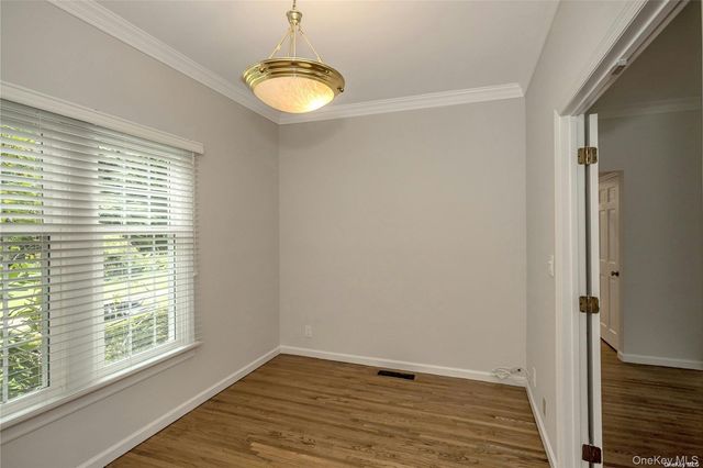 22 Duke Of Gloucest, Manhasset, NY 11030