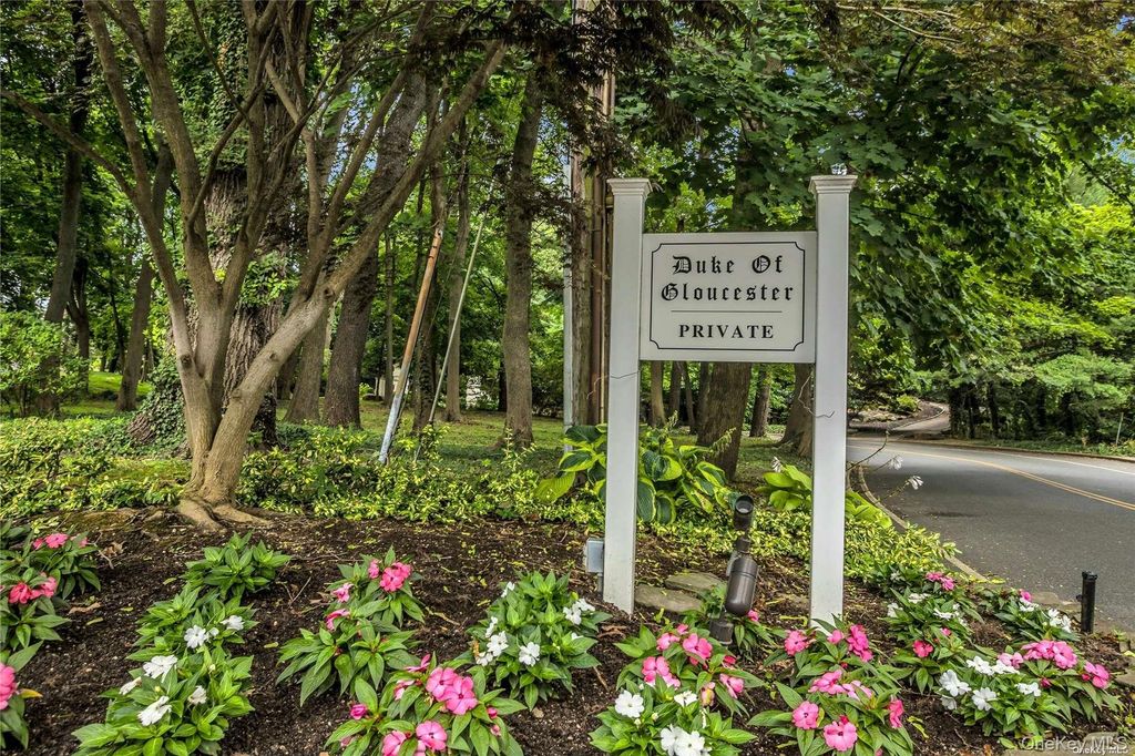 22 Duke Of Gloucest, Manhasset, NY 11030