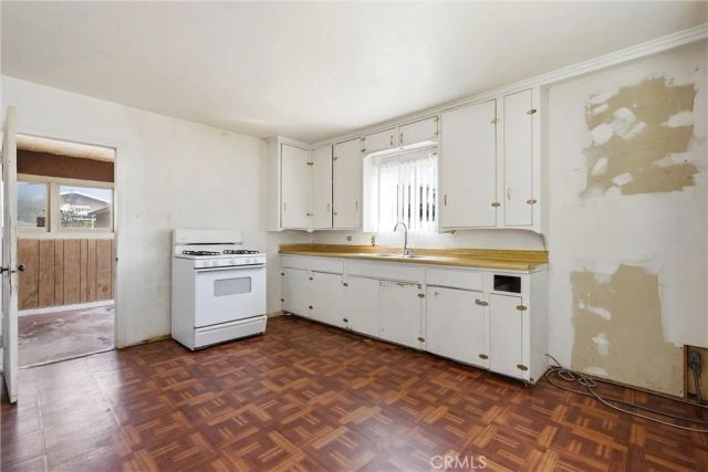 2425 W Occidental Street, Santa Ana, CA 92704