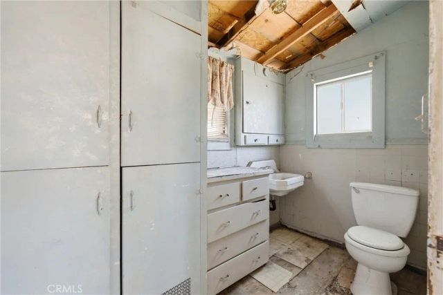 2425 W Occidental Street, Santa Ana, CA 92704