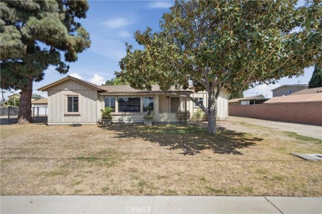 2425 W Occidental Street, Santa Ana, CA 92704