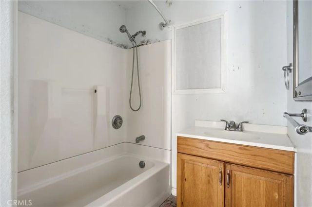 2425 W Occidental Street, Santa Ana, CA 92704