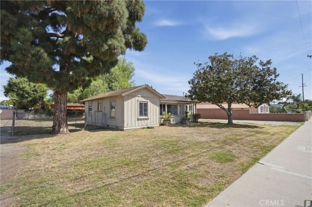 2425 W Occidental Street, Santa Ana, CA 92704