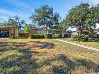 250 Birchwood Dr, San Antonio, TX 78213