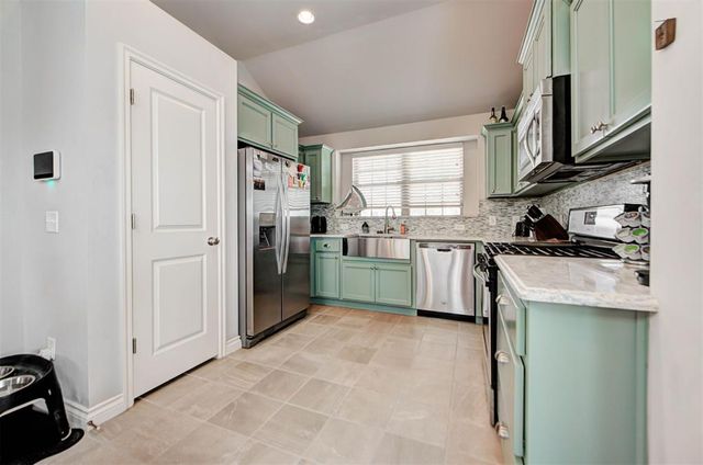 19112 Hecho Drive, Edmond, OK 73012