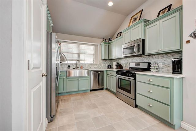 19112 Hecho Drive, Edmond, OK 73012