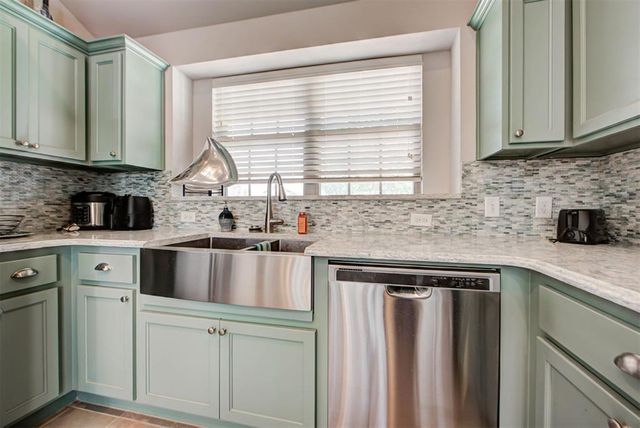19112 Hecho Drive, Edmond, OK 73012