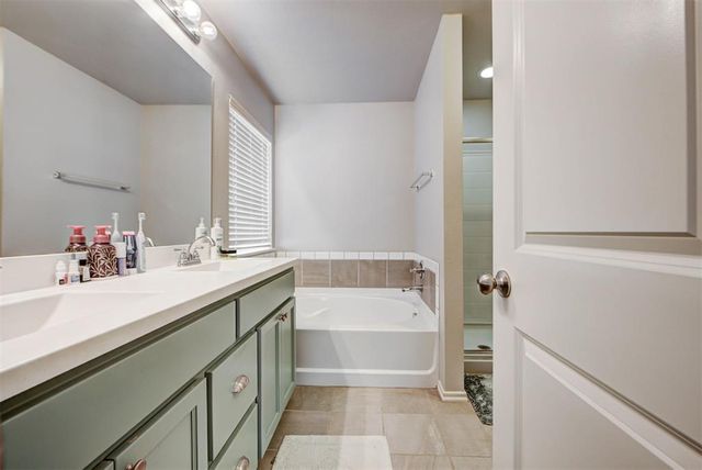 19112 Hecho Drive, Edmond, OK 73012