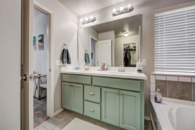 19112 Hecho Drive, Edmond, OK 73012