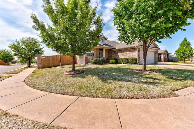 19112 Hecho Drive, Edmond, OK 73012