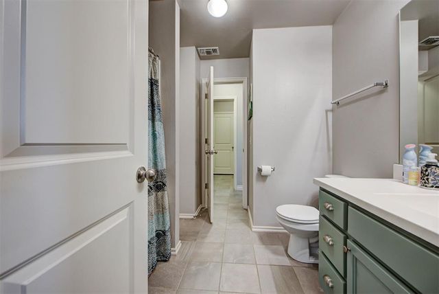 19112 Hecho Drive, Edmond, OK 73012