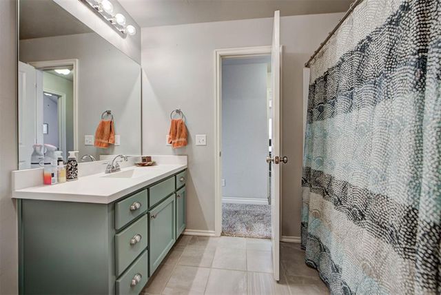 19112 Hecho Drive, Edmond, OK 73012