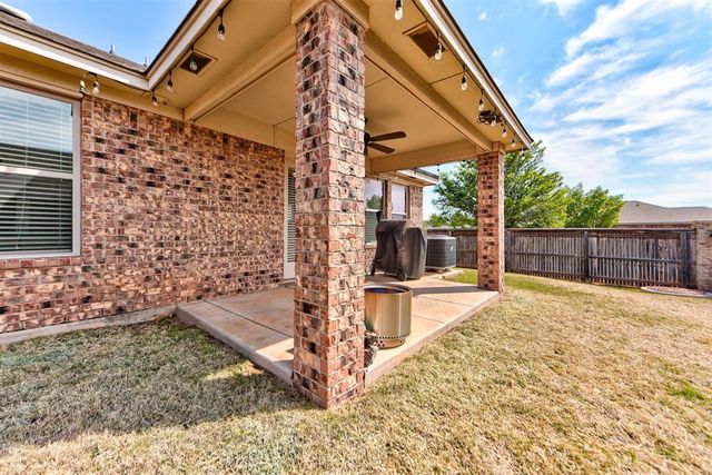 19112 Hecho Drive, Edmond, OK 73012