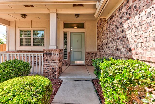 19112 Hecho Drive, Edmond, OK 73012