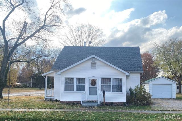 224 Vine Street, Greenville, IL 62246