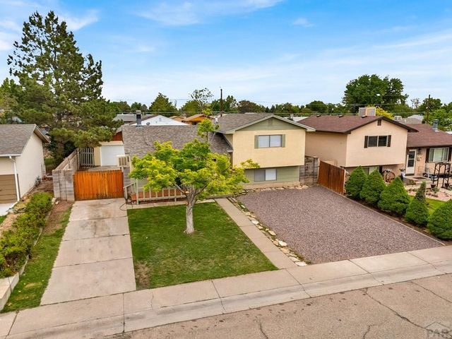 3825 Azalea St, Pueblo, CO 81005