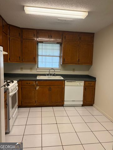 126 Oak Circle, Stockbridge, GA 30281