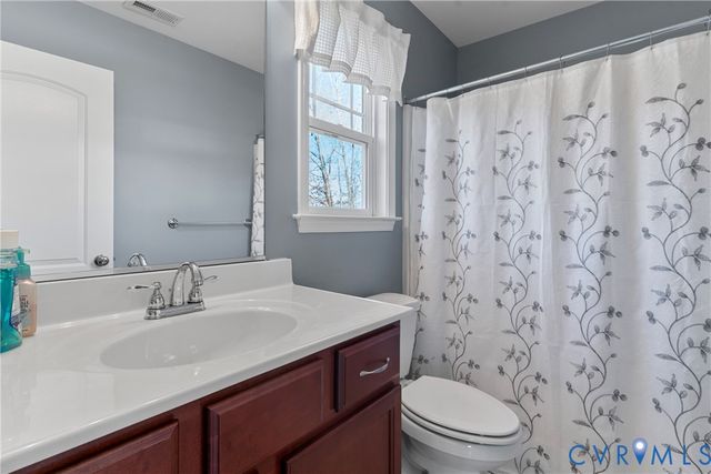 10548 Deerlake Dr, New Kent, VA 23124