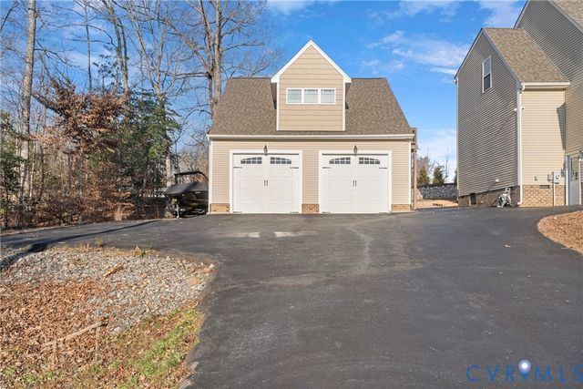 10548 Deerlake Dr, New Kent, VA 23124