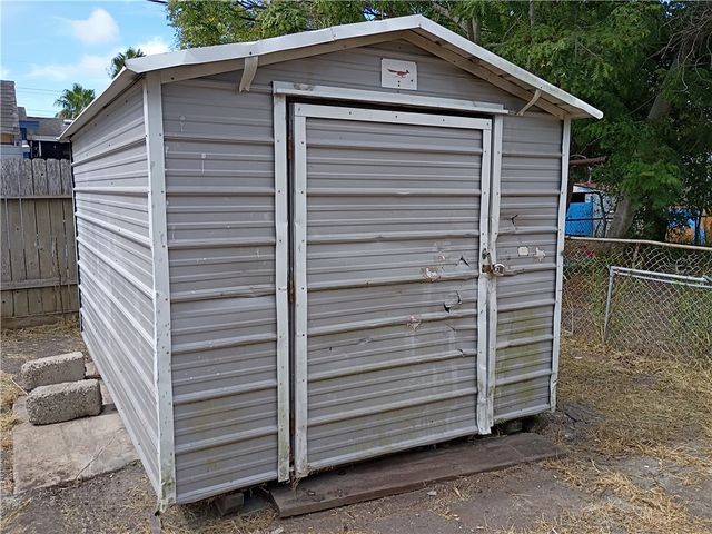 2141 Karen Dr, Corpus Christi, TX 78416