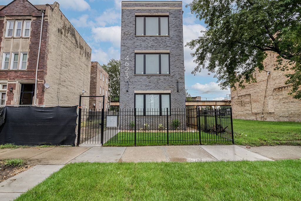 4623 S Prairie Avenue, Chicago, IL 60653 — exterior