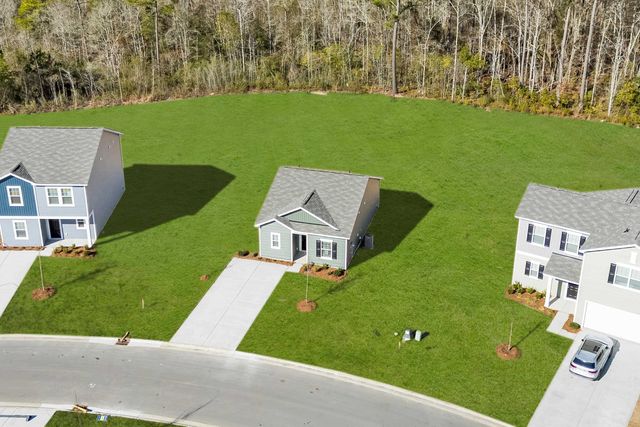 720 Huelva St, Loris, SC 29569