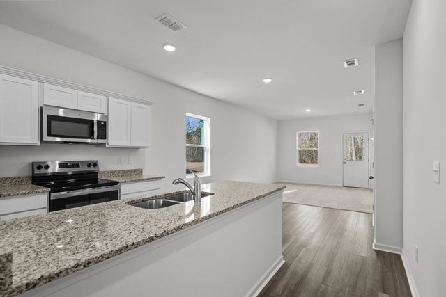 720 Huelva St, Loris, SC 29569