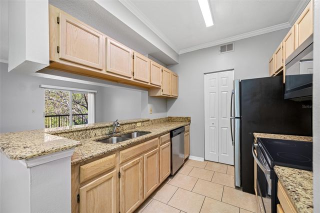 5612 PINNACLE HEIGHTS CIRCLE 206, Tampa, FL 33624
