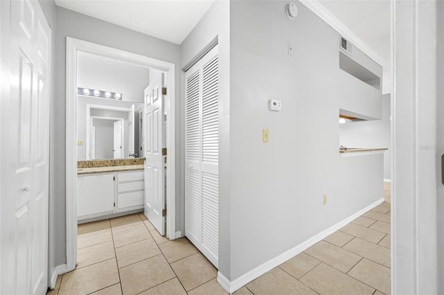 5612 PINNACLE HEIGHTS CIRCLE 206, Tampa, FL 33624
