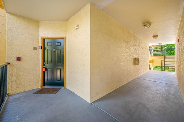 5612 PINNACLE HEIGHTS CIRCLE 206, Tampa, FL 33624