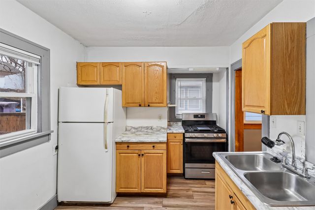 2310 E 11th Street, Des Moines, IA 50316