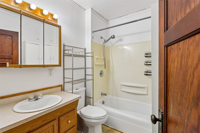 2310 E 11th Street, Des Moines, IA 50316