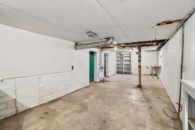 2310 E 11th Street, Des Moines, IA 50316