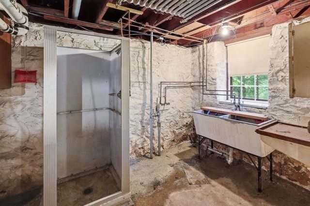 24 Litchfield Avenue, Southbridge, MA 01550