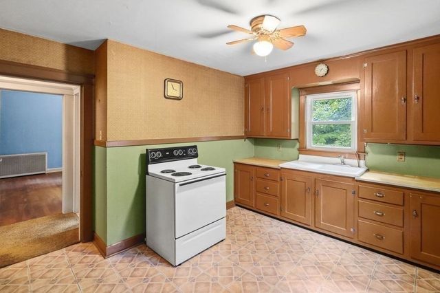 24 Litchfield Avenue, Southbridge, MA 01550