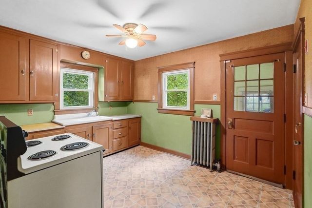 24 Litchfield Avenue, Southbridge, MA 01550