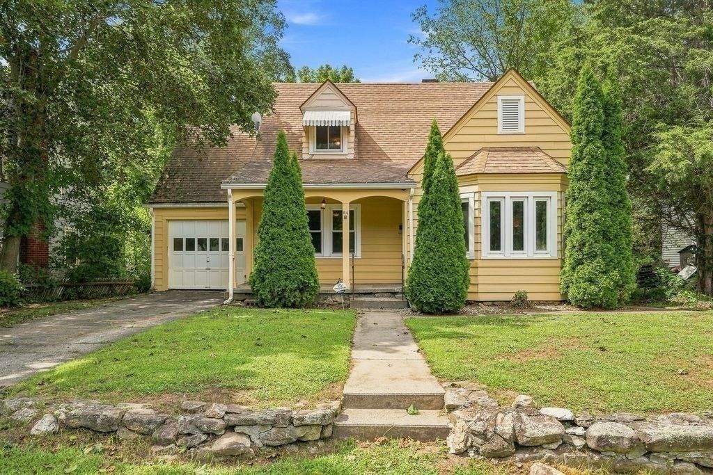 24 Litchfield Avenue, Southbridge, MA 01550