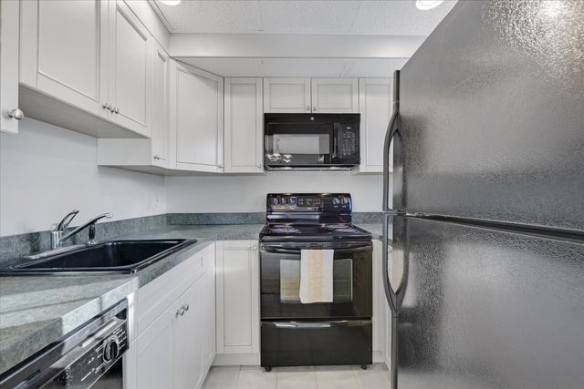 135 W Main Street APT 7, Hyannis, MA 02601