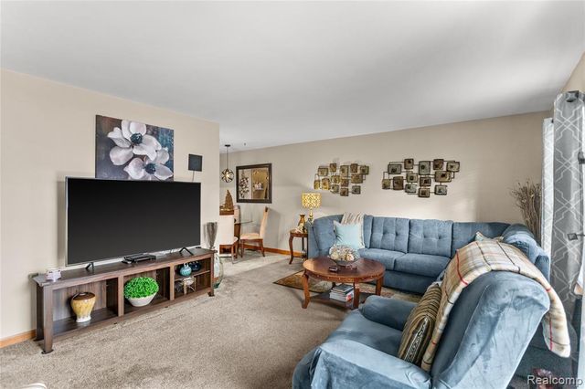 5442 Stanford Court, Warren, MI 48091