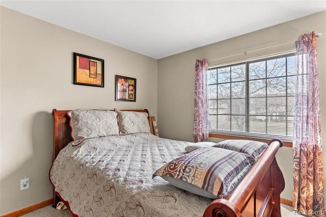 5442 Stanford Court, Warren, MI 48091