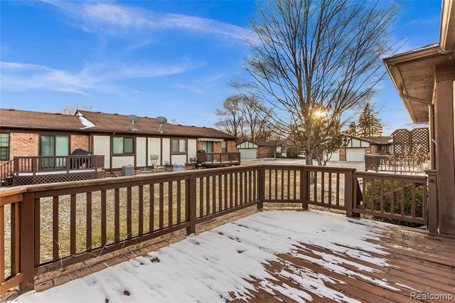 5442 Stanford Court, Warren, MI 48091