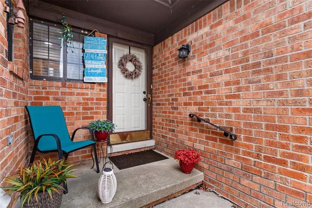 5442 Stanford Court, Warren, MI 48091