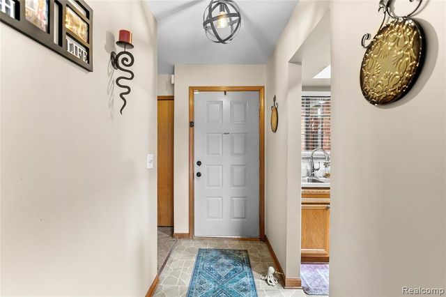 5442 Stanford Court, Warren, MI 48091