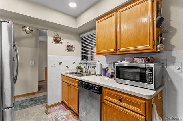 5442 Stanford Court, Warren, MI 48091