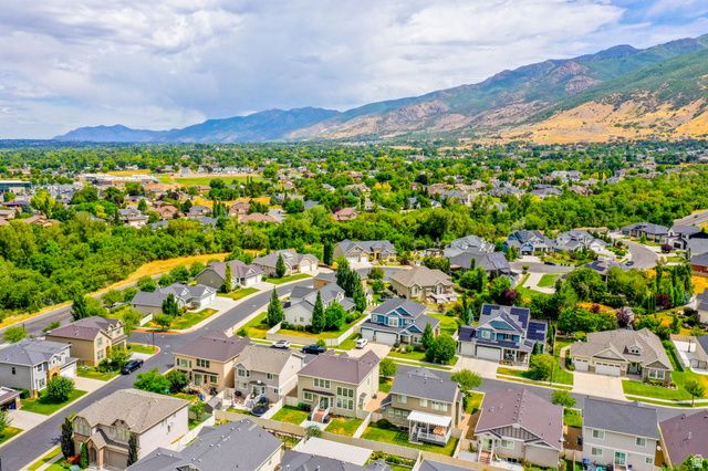 892 S HONEYSUCKLE WAY, Fruit Heights, UT 84037