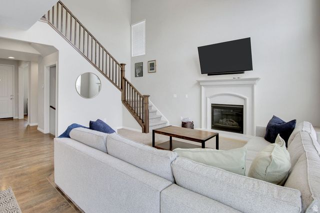 892 S HONEYSUCKLE WAY, Fruit Heights, UT 84037