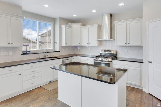 892 S HONEYSUCKLE WAY, Fruit Heights, UT 84037