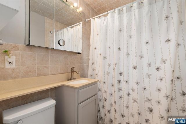 61 Highland Avenue, Bergenfield, NJ 07621